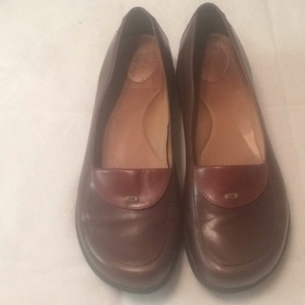 Dansko leather Tan Flats women's Size 40 Size 10